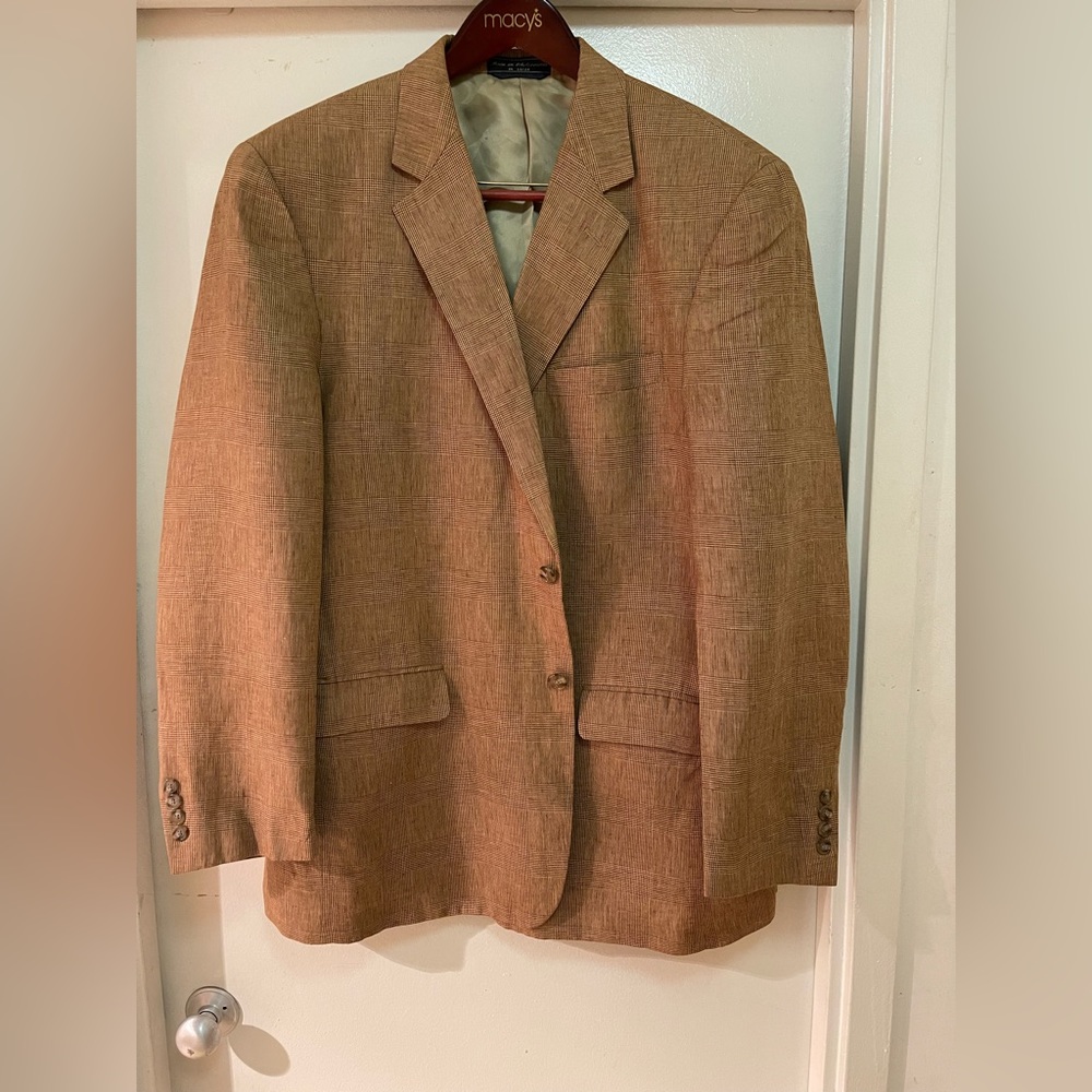 Brown checkered pattern sport coat